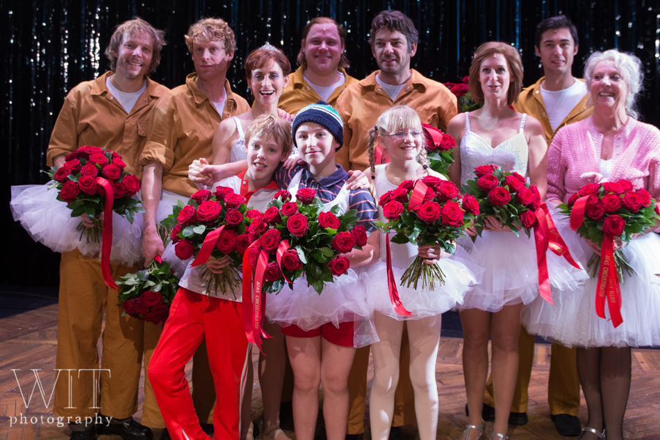 Cast members of the Dutch Billy Elliot cast holding a bouquet of red roses