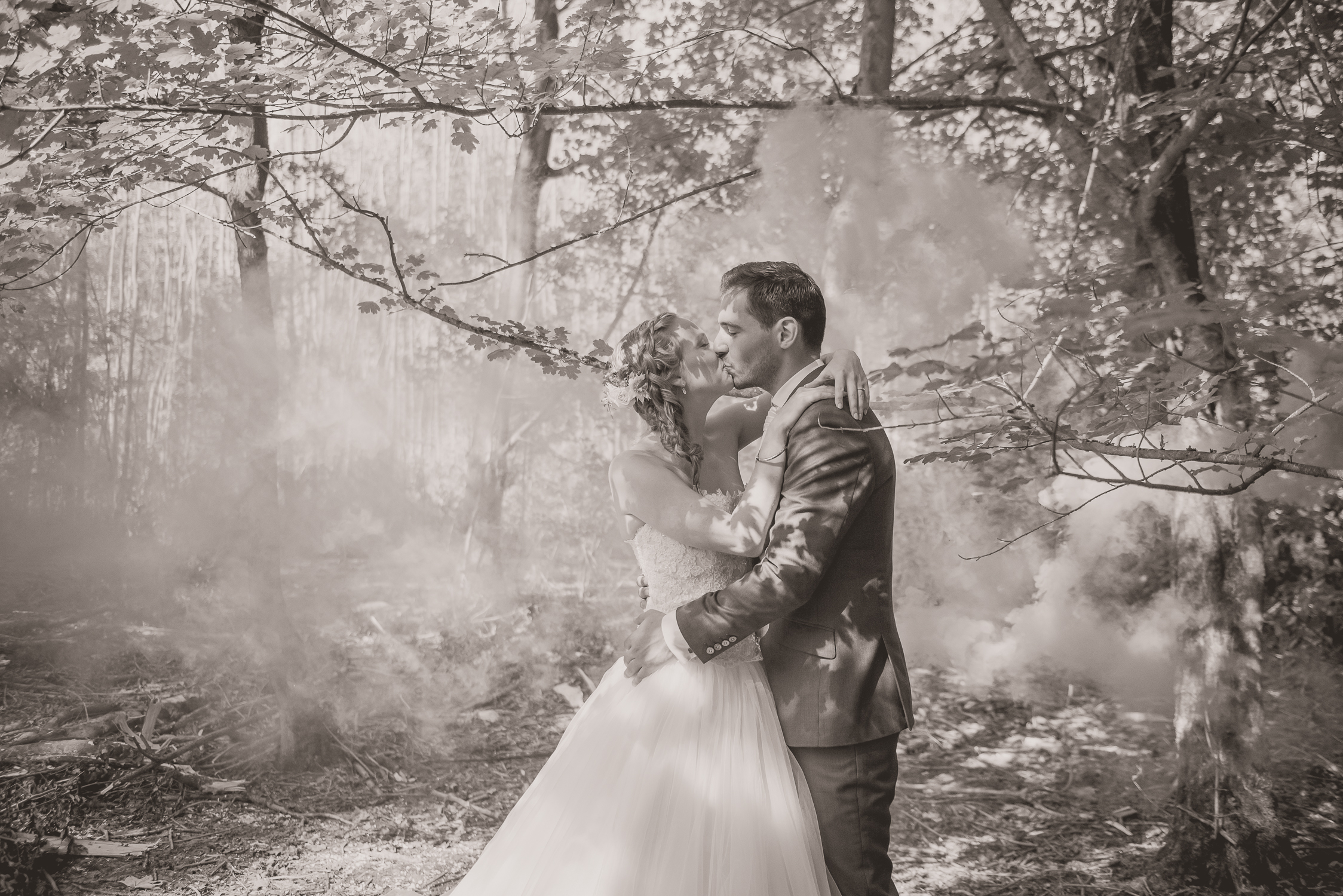 Smokebomb wedding photography
