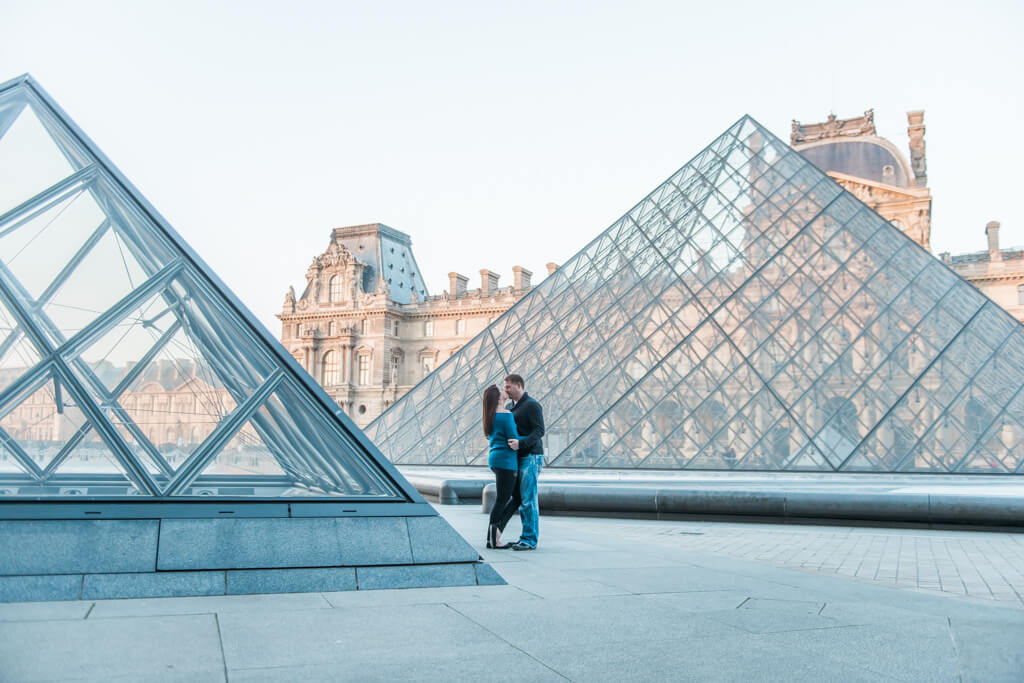 A couple during their Paris love shoot while posing at the Louvre museum