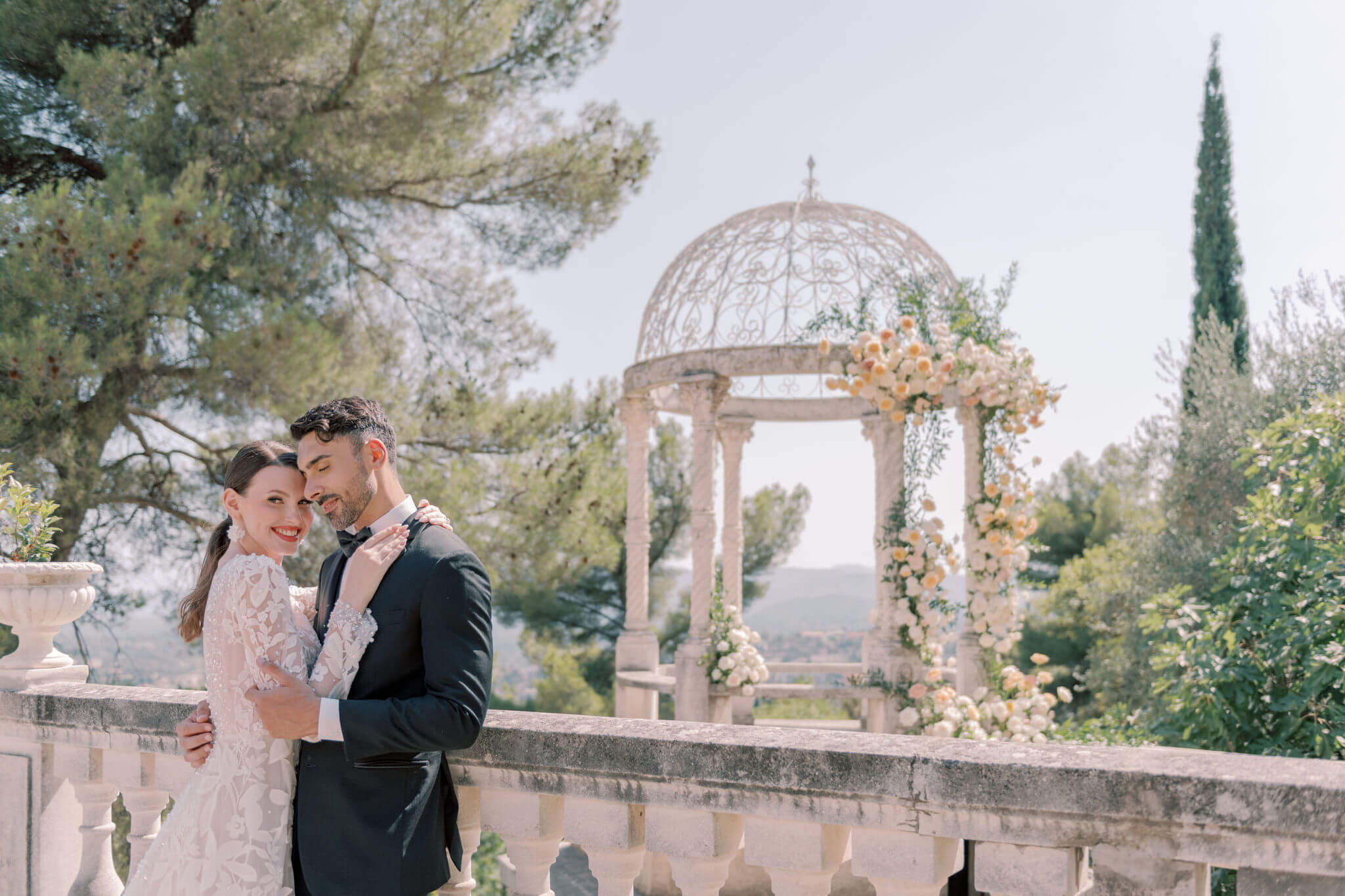 A bride and groom at Chateau Saint Georges at the French Riviera to illustrate wedding photography for an article on how to choose your wedding photographer?